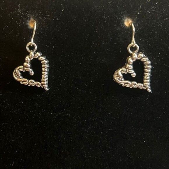 Handcrafted silver tone heart earrings. - Picture 1 of 4